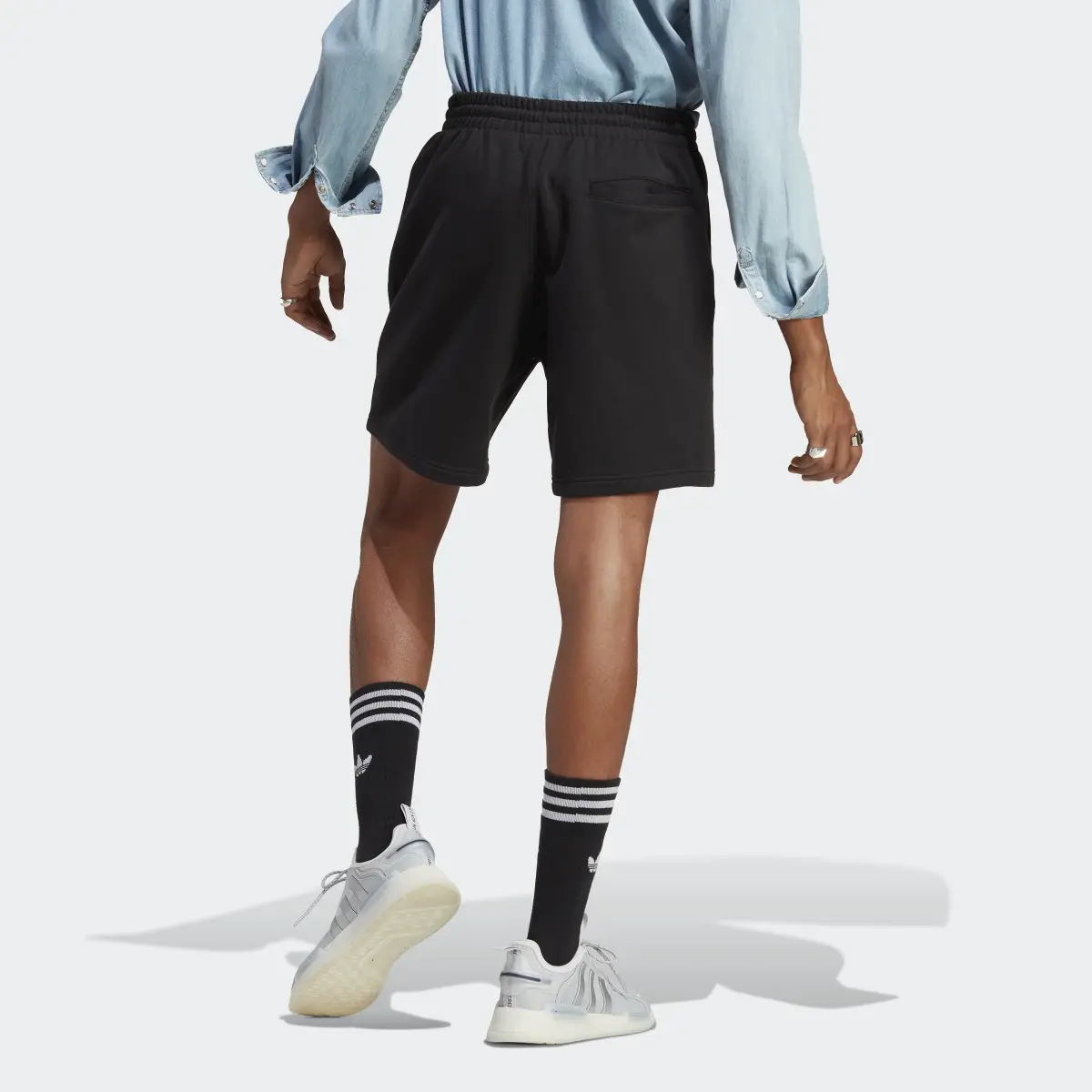 Adidas Pantalón corto Premium Essentials. 2