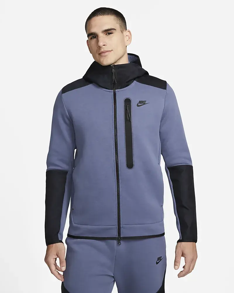 Nike Sportswear Tech Fleece. 1