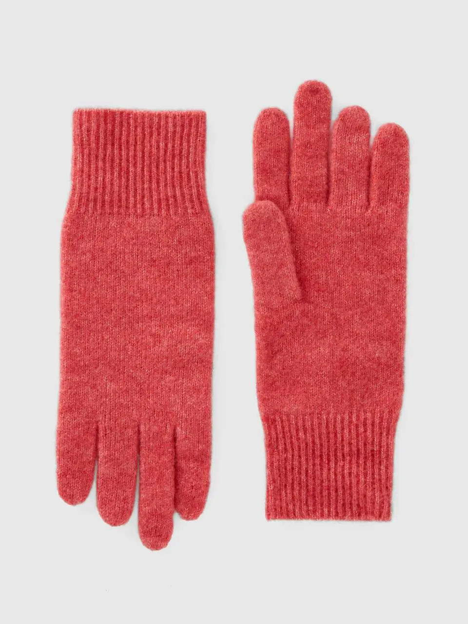 Benetton gloves in recycled yarn. 1