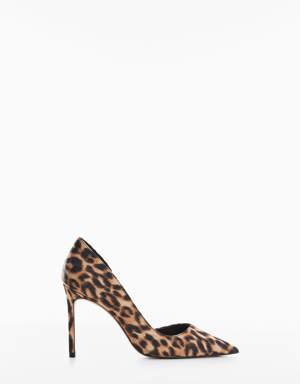 Animal-print high heeled shoes
