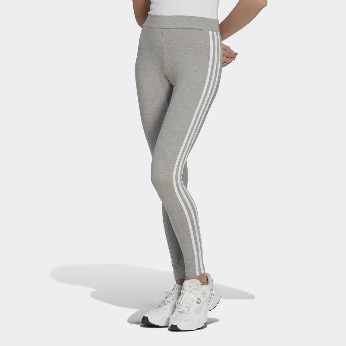 Adidas adicolor Classics 3-Streifen Leggings. 1