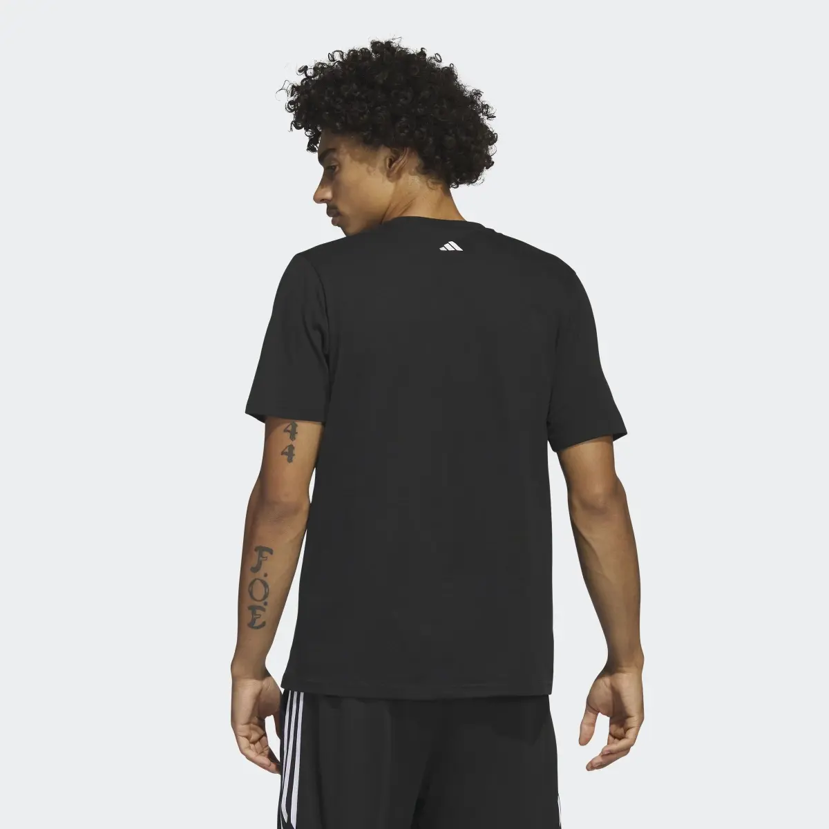 Adidas Playera Estampada Lil' Stripe Basketball. 3