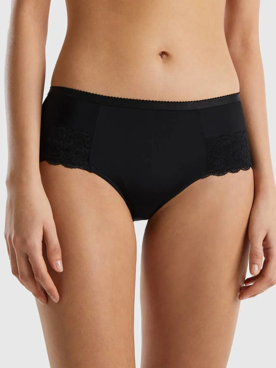 Benetton high-waisted culotte underwear with lace. 1