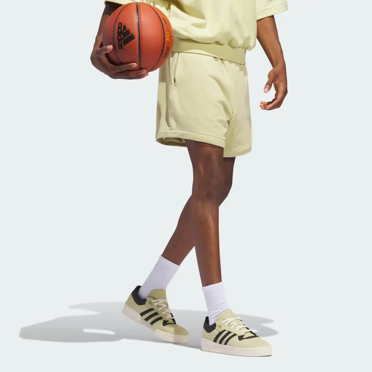 Adidas Pantalón corto Basketball Sueded. 3