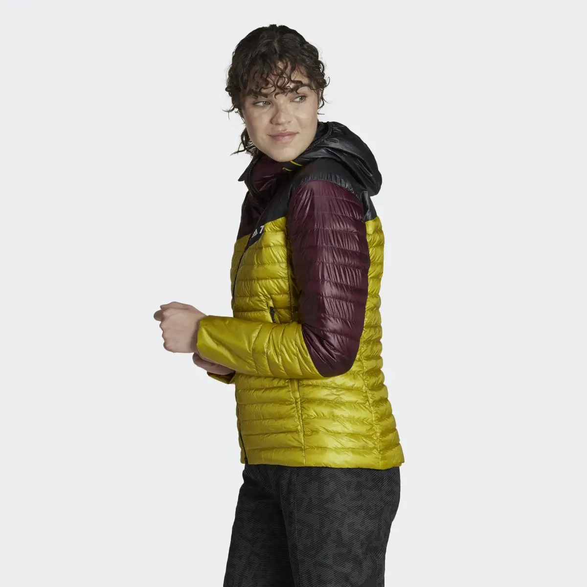 Adidas Chaqueta con capucha Techrock Year-Round Down. 3