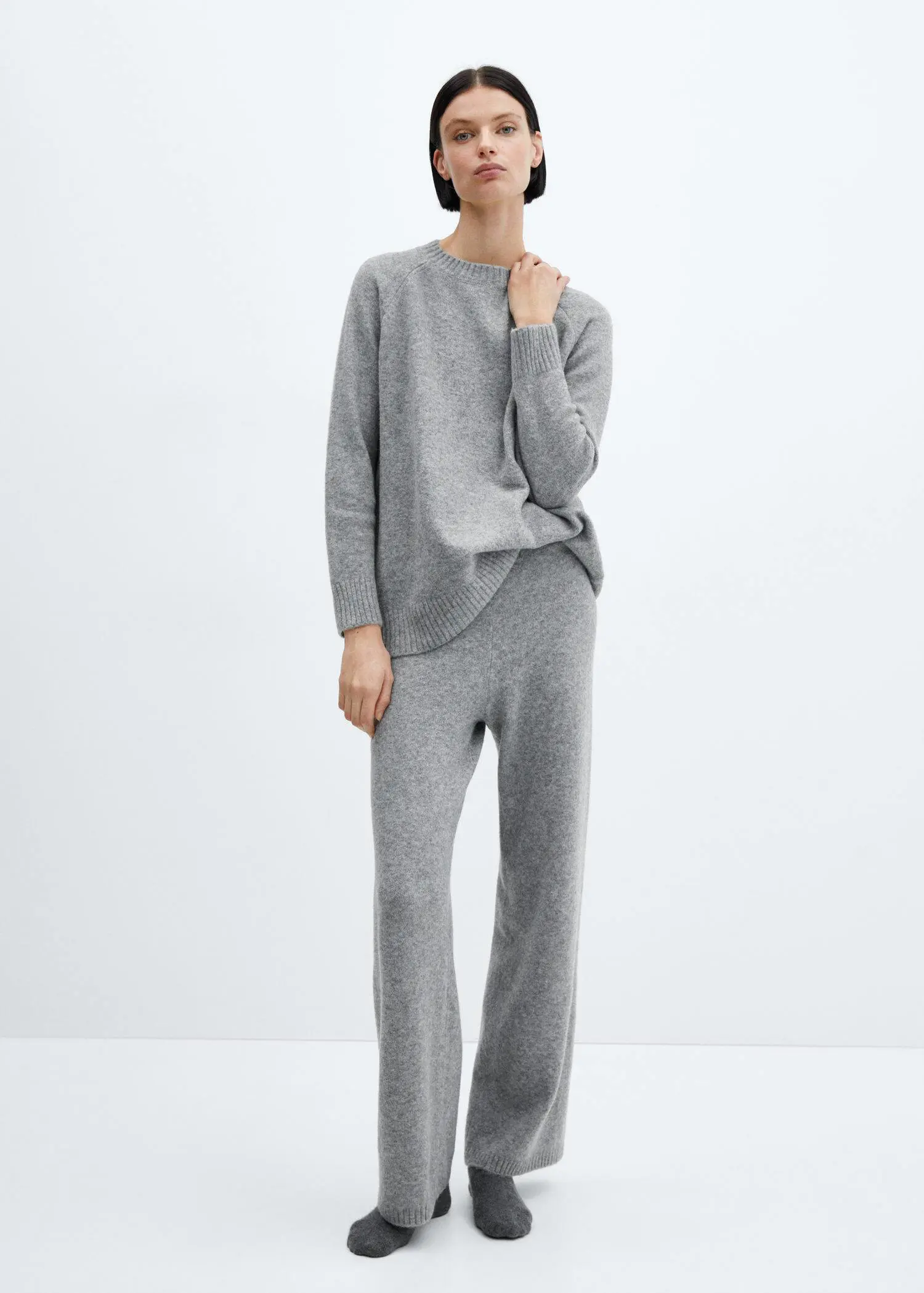 Mango Straight knitted trousers. 1