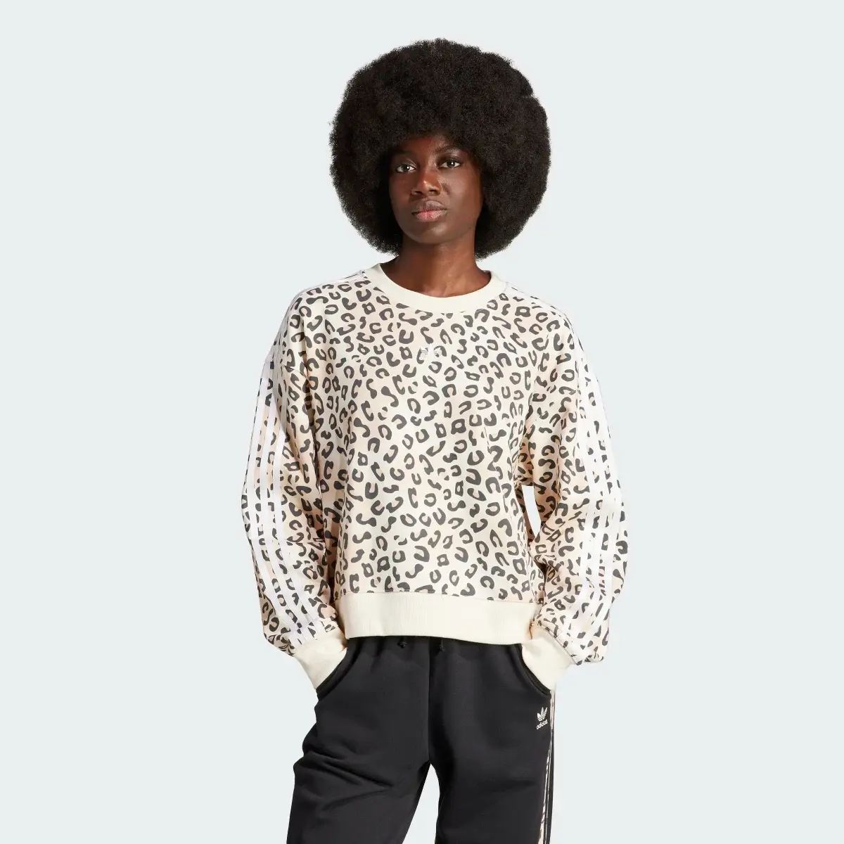 Adidas Sudadera cuello redondo adidas Originals Leopard Luxe Trefoil. 2