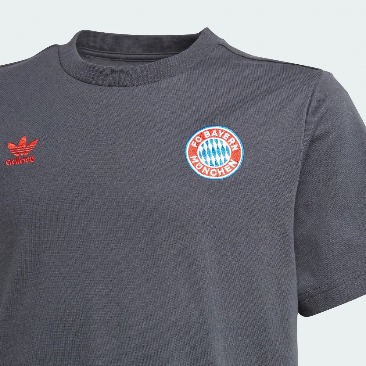 Adidas FC Bayern Essentials Trefoil T-Shirt Kids. 3