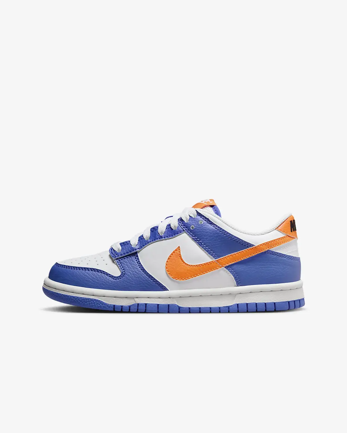 Nike Dunk Low. 1