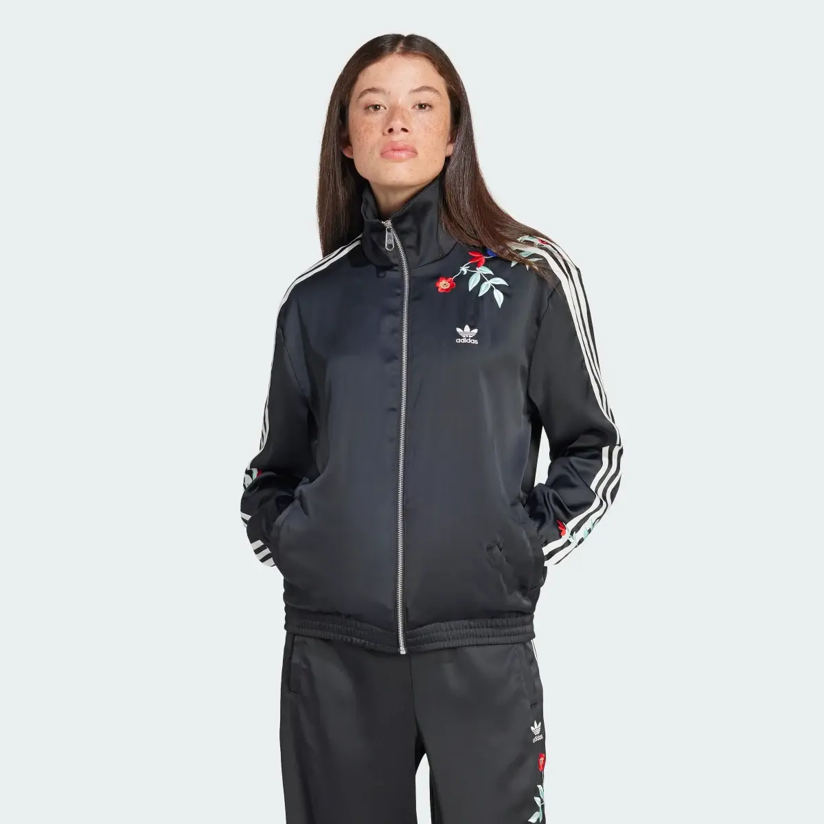 Adidas Chamarra Deportiva Firebird Floral Estampada. 2