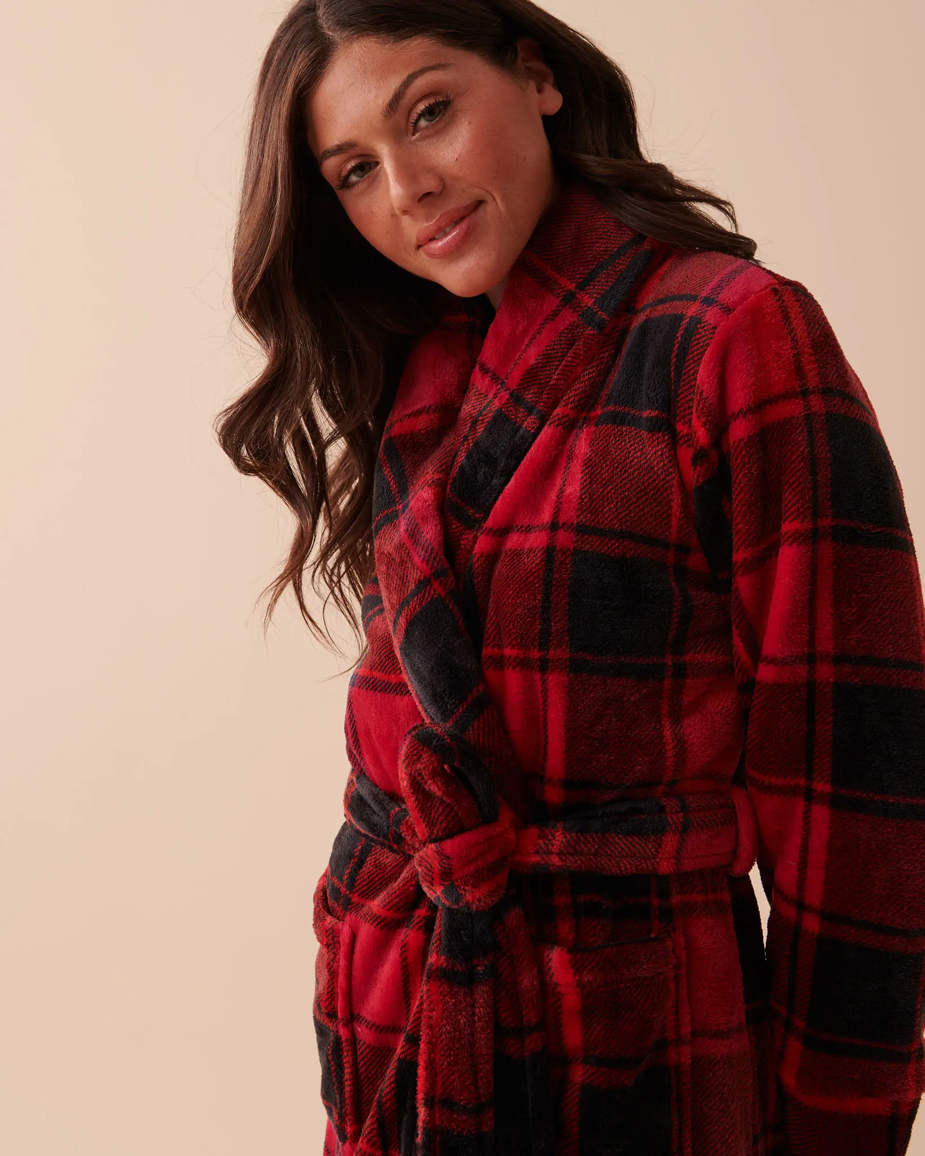 La Vie en Rose Buffalo Plaid Soft Plush Robe. 3