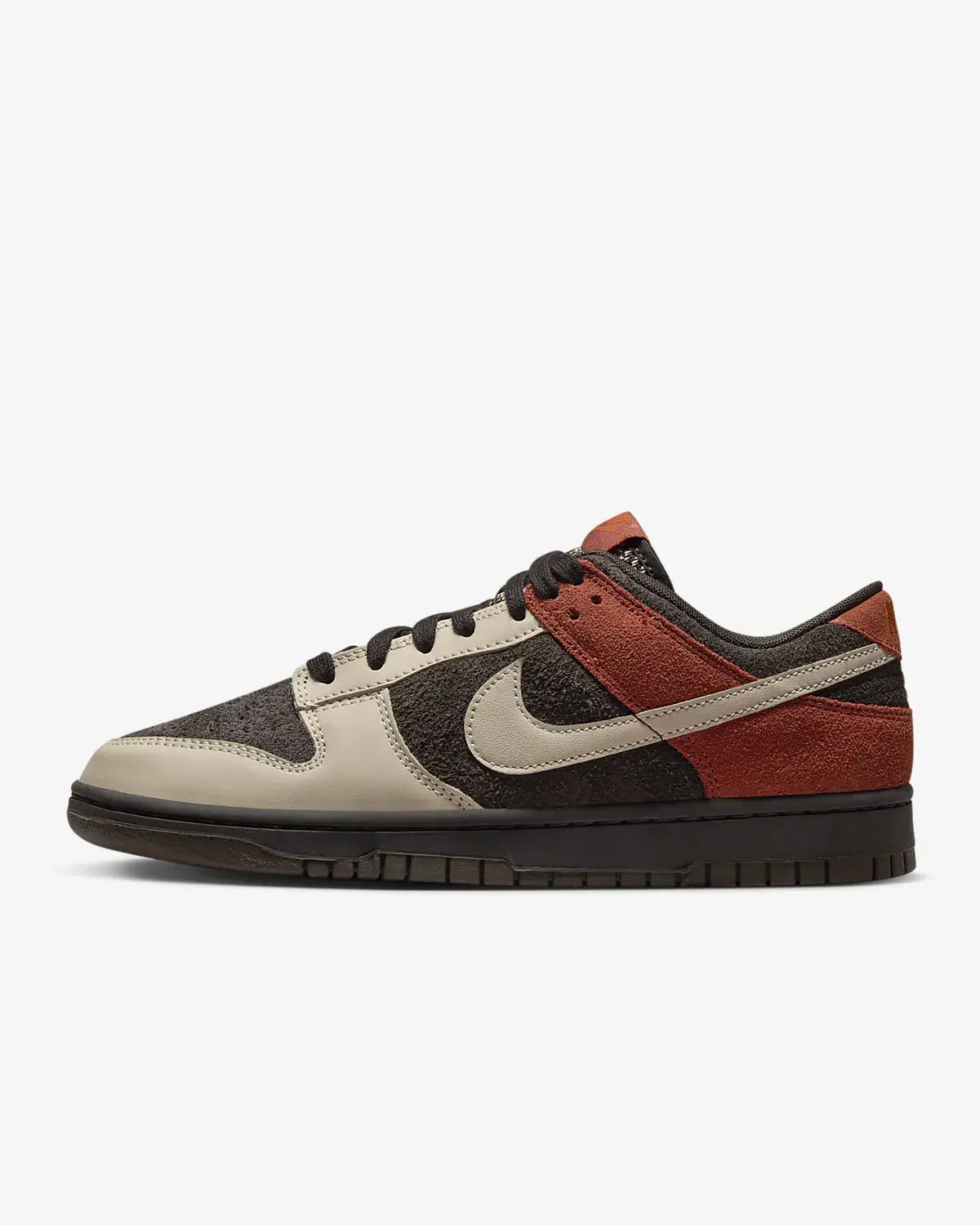 Nike Dunk Low. 1