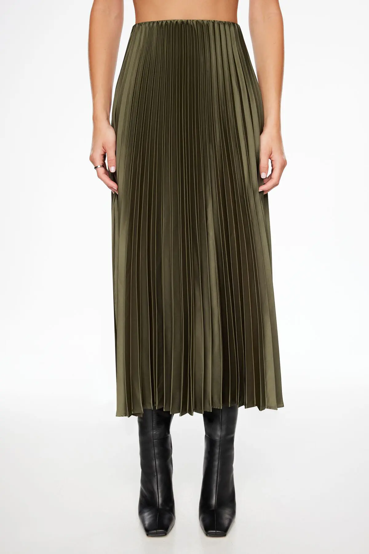 Dynamite Laure Pleated Maxi Skirt. 2