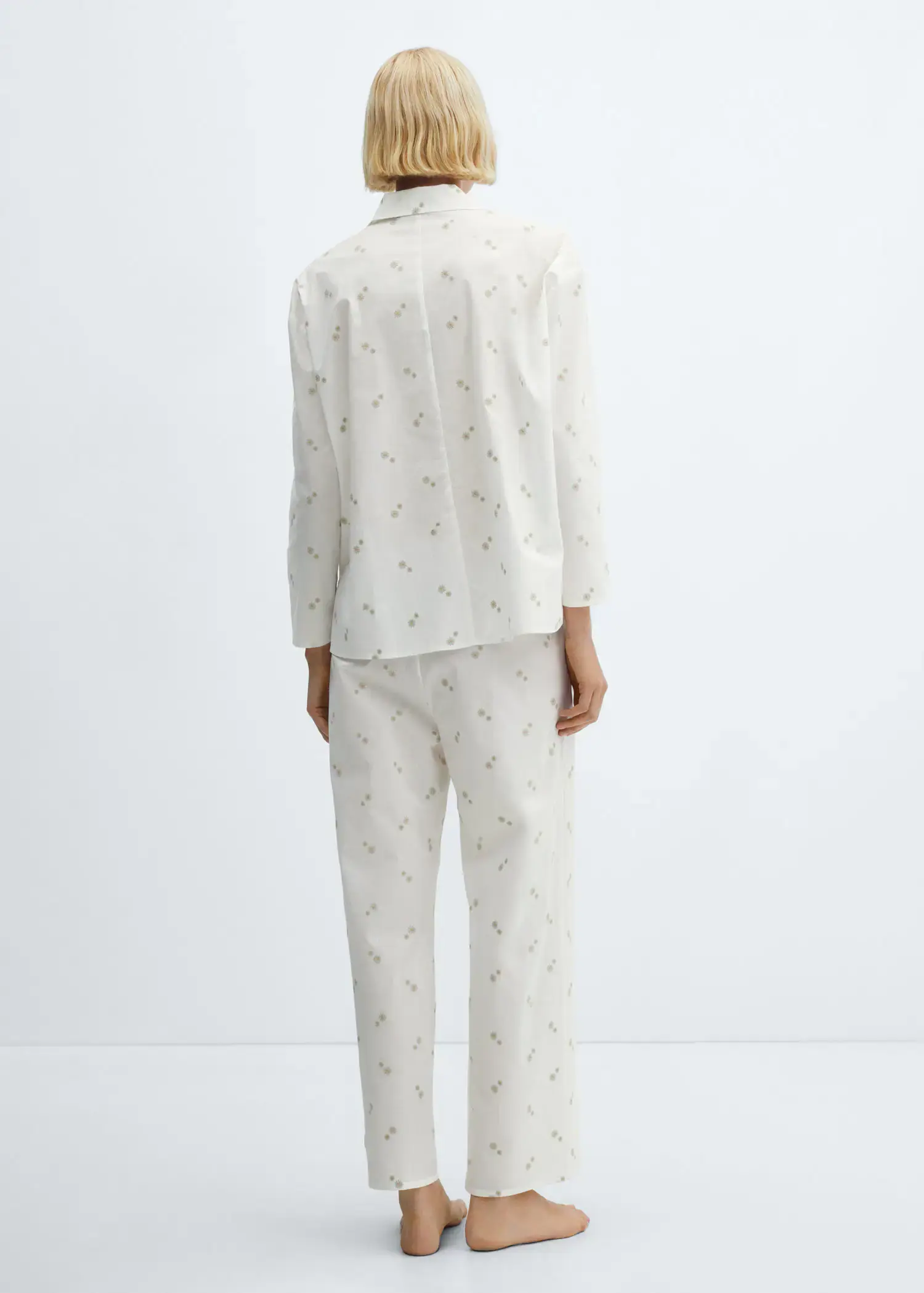 Mango Pantalón pijama algodón bordado floral. 3