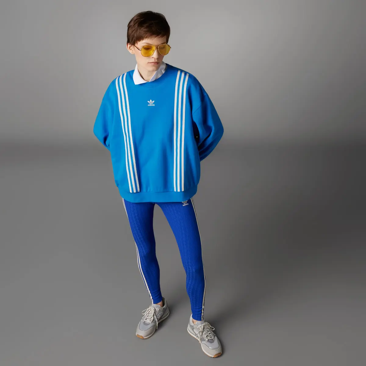 Adidas adicolor 70s 3-Streifen Sweatshirt. 3