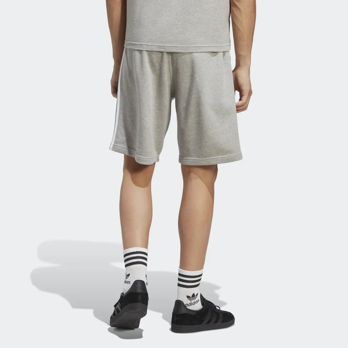 Adidas adicolor Classics 3-Streifen Sweat Shorts. 2