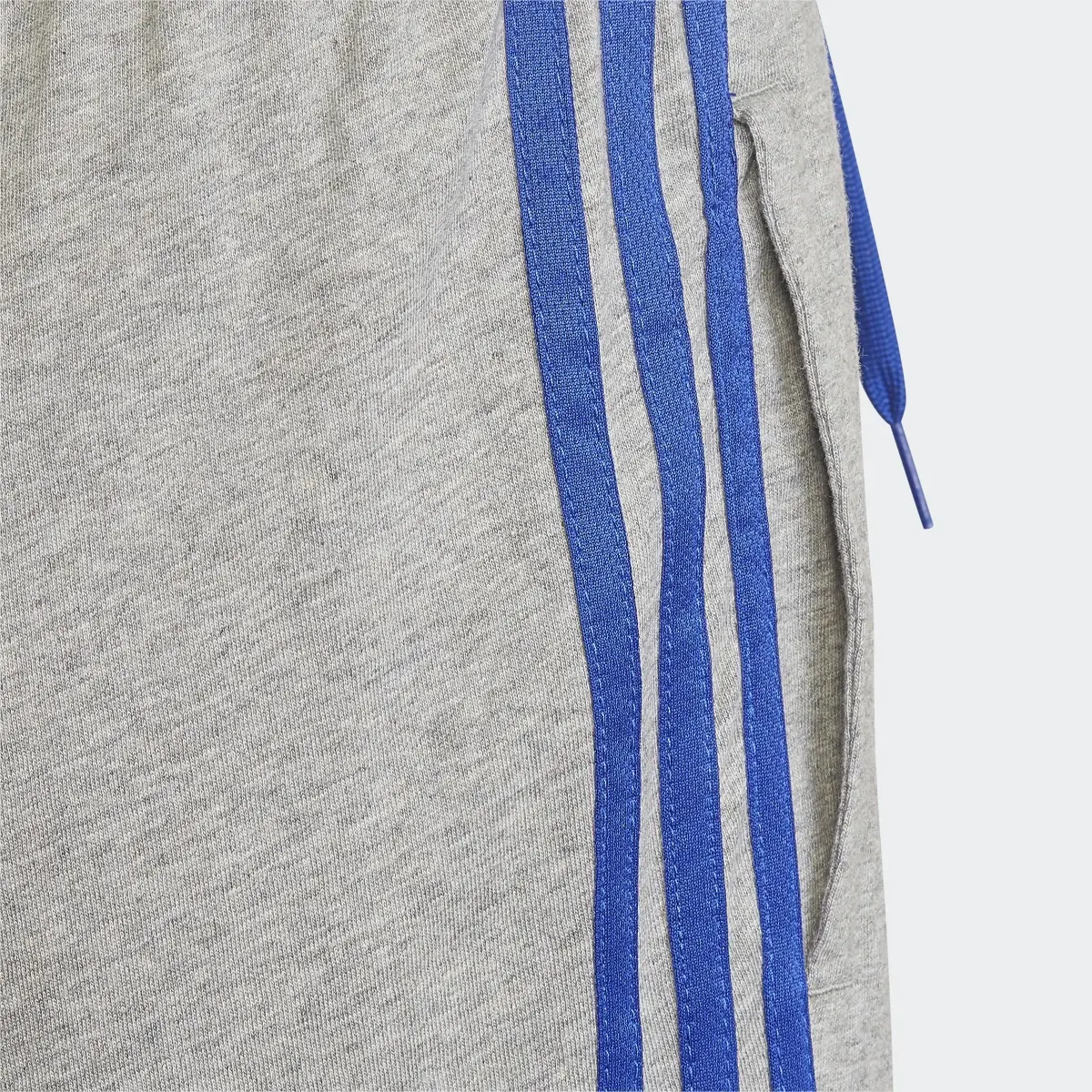 Adidas Short adidas Essentials 3-Stripes. 3