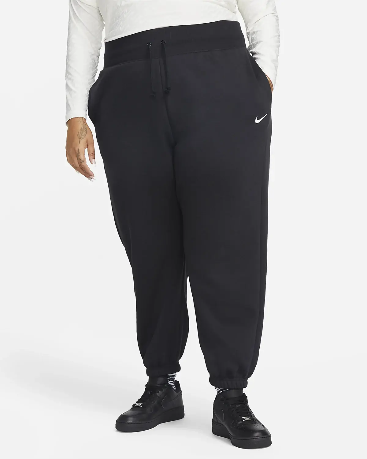 Nike Sportswear Phoenix Fleece. 1