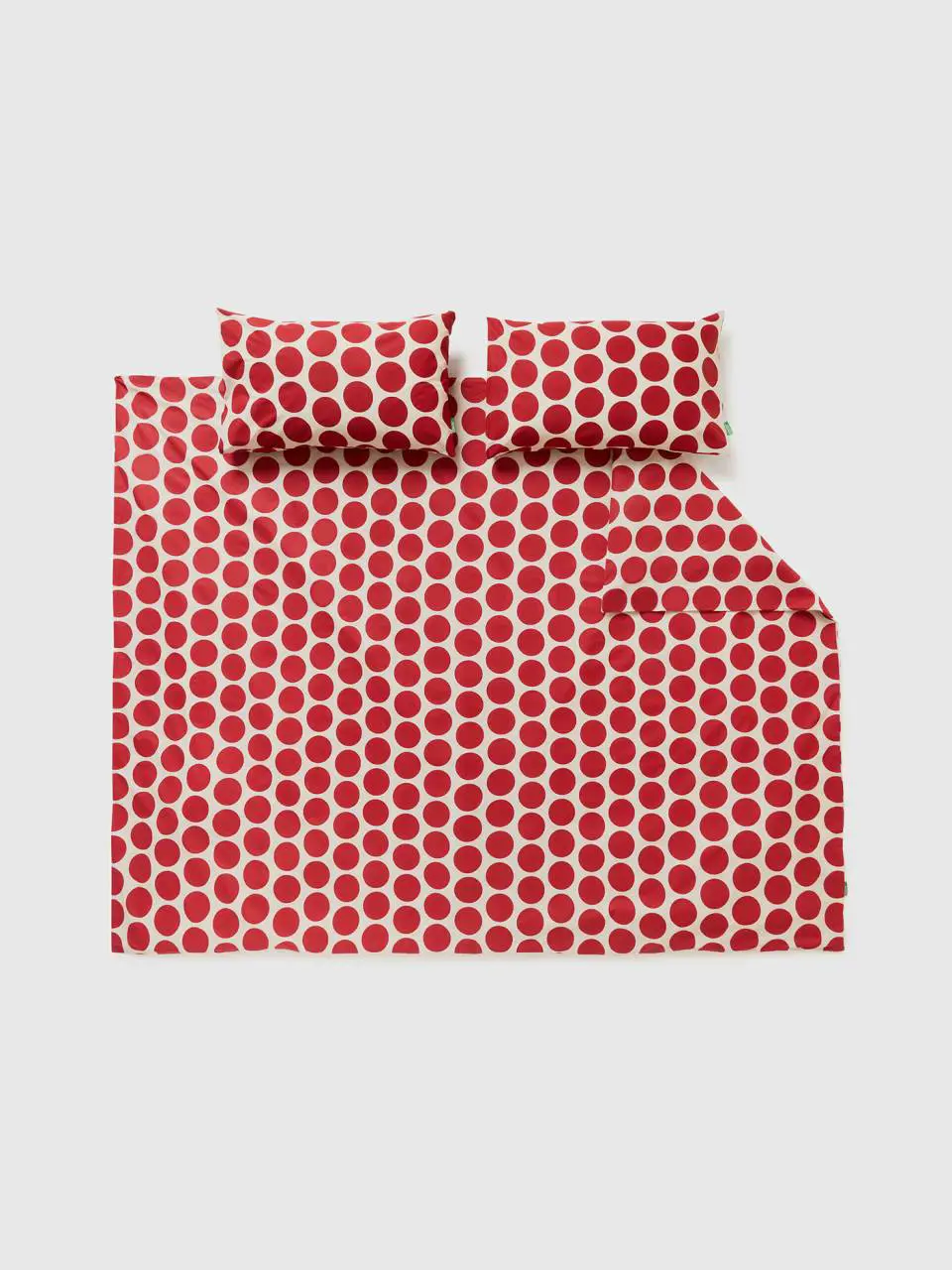 Benetton double duvet cover set in white with red polka dots. 1