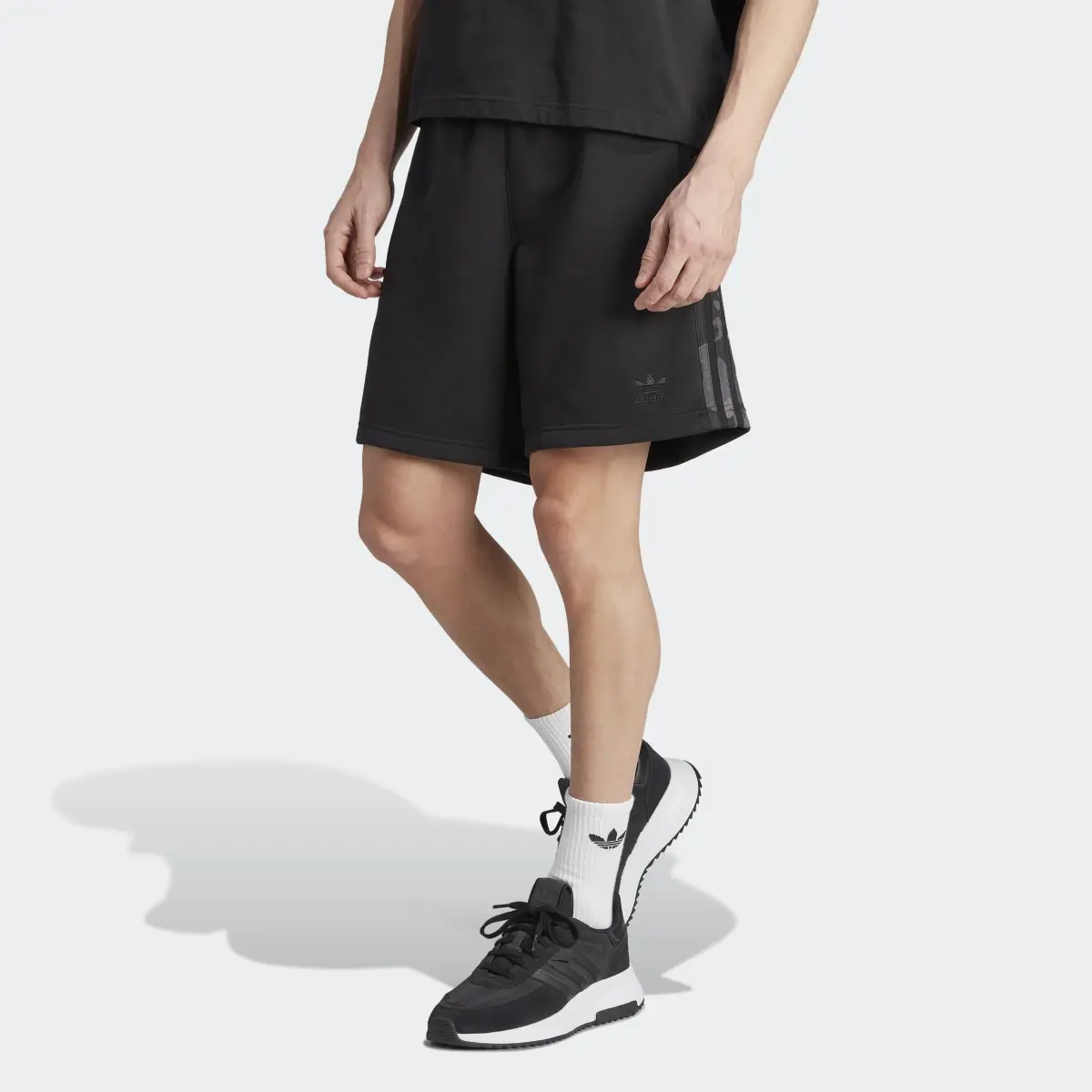 Adidas Shorts Estampados Camo Stripe. 1