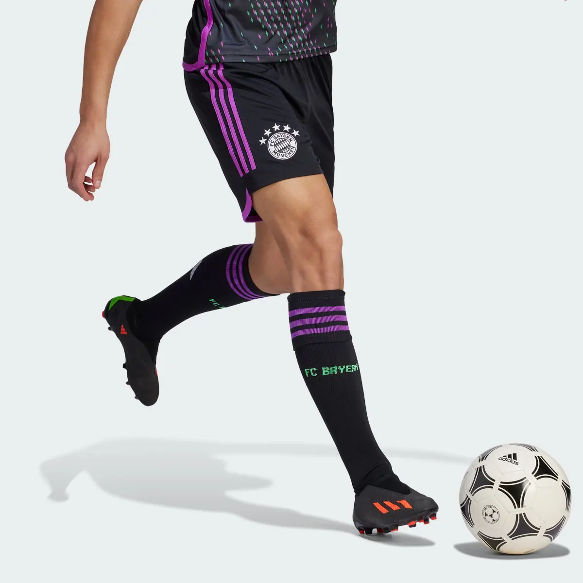 Adidas Szorty FC Bayern 23/24 Away. 3