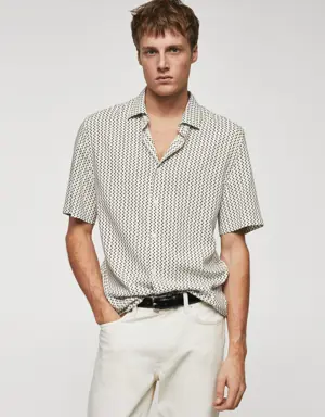 Short-sleeve polka-dot shirt