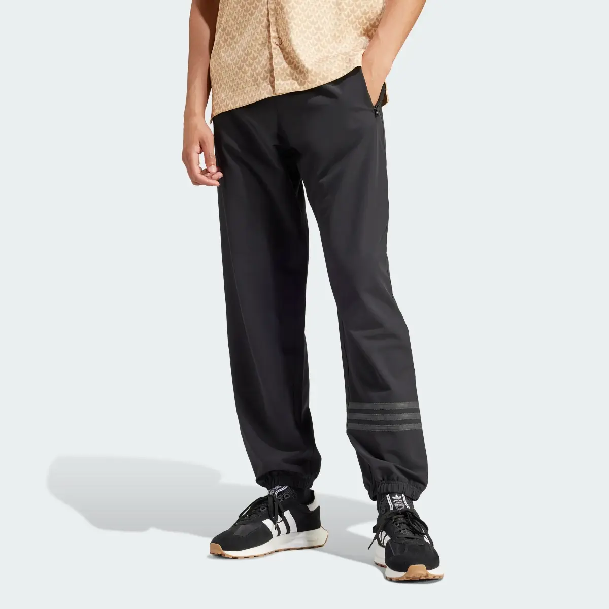 Adidas Pantalón Street Neuclassic. 1