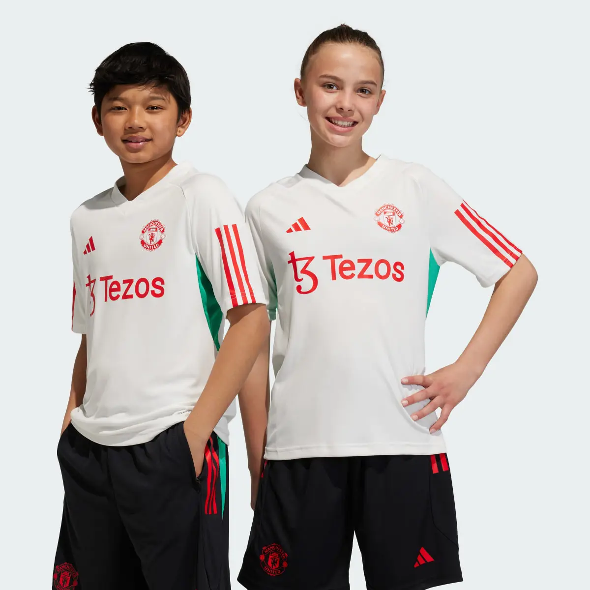 Adidas Manchester United Tiro 23 Kids Trainingstrikot. 1