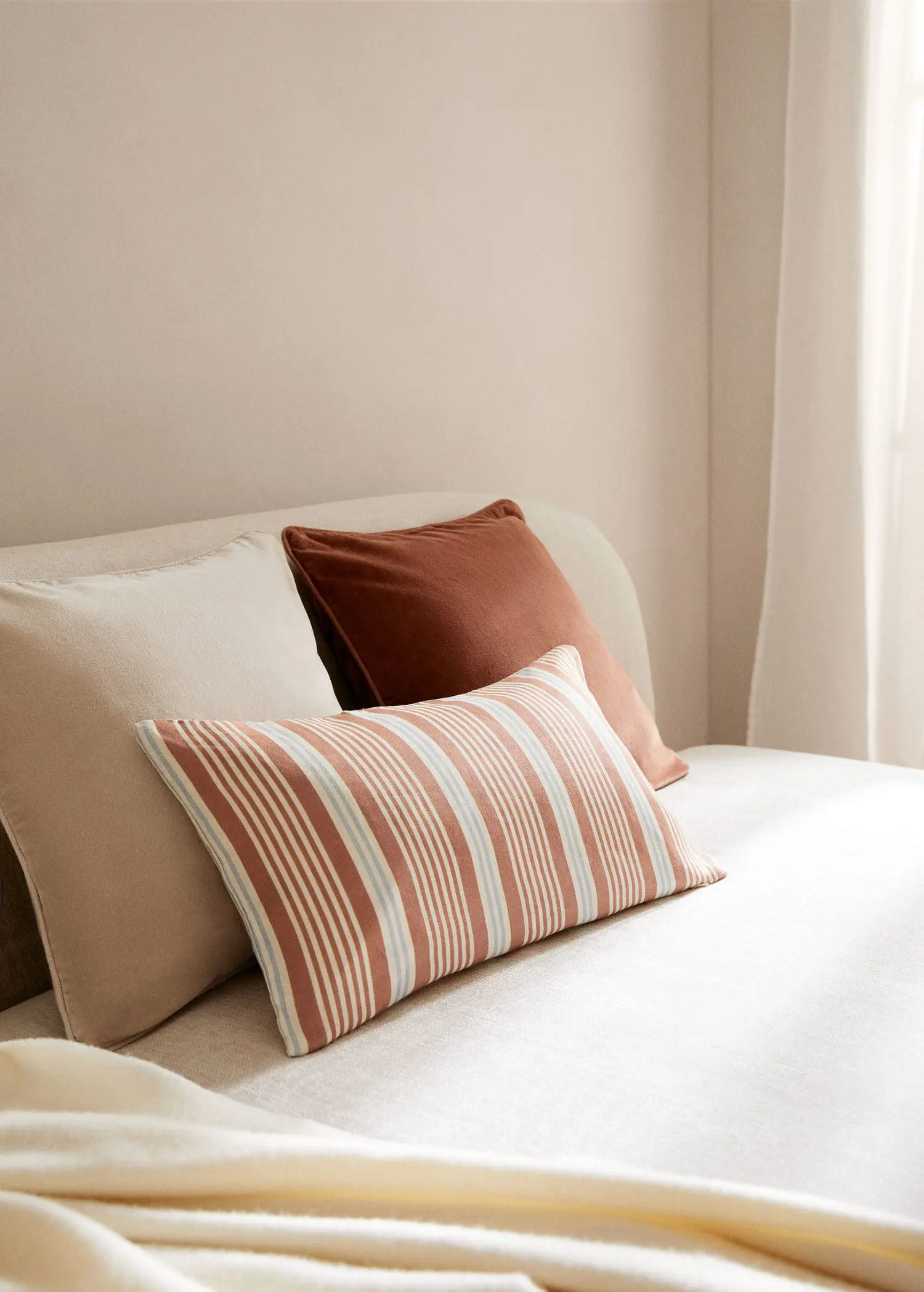 Mango Linen woven striped cushion cover 30x50cm. 2