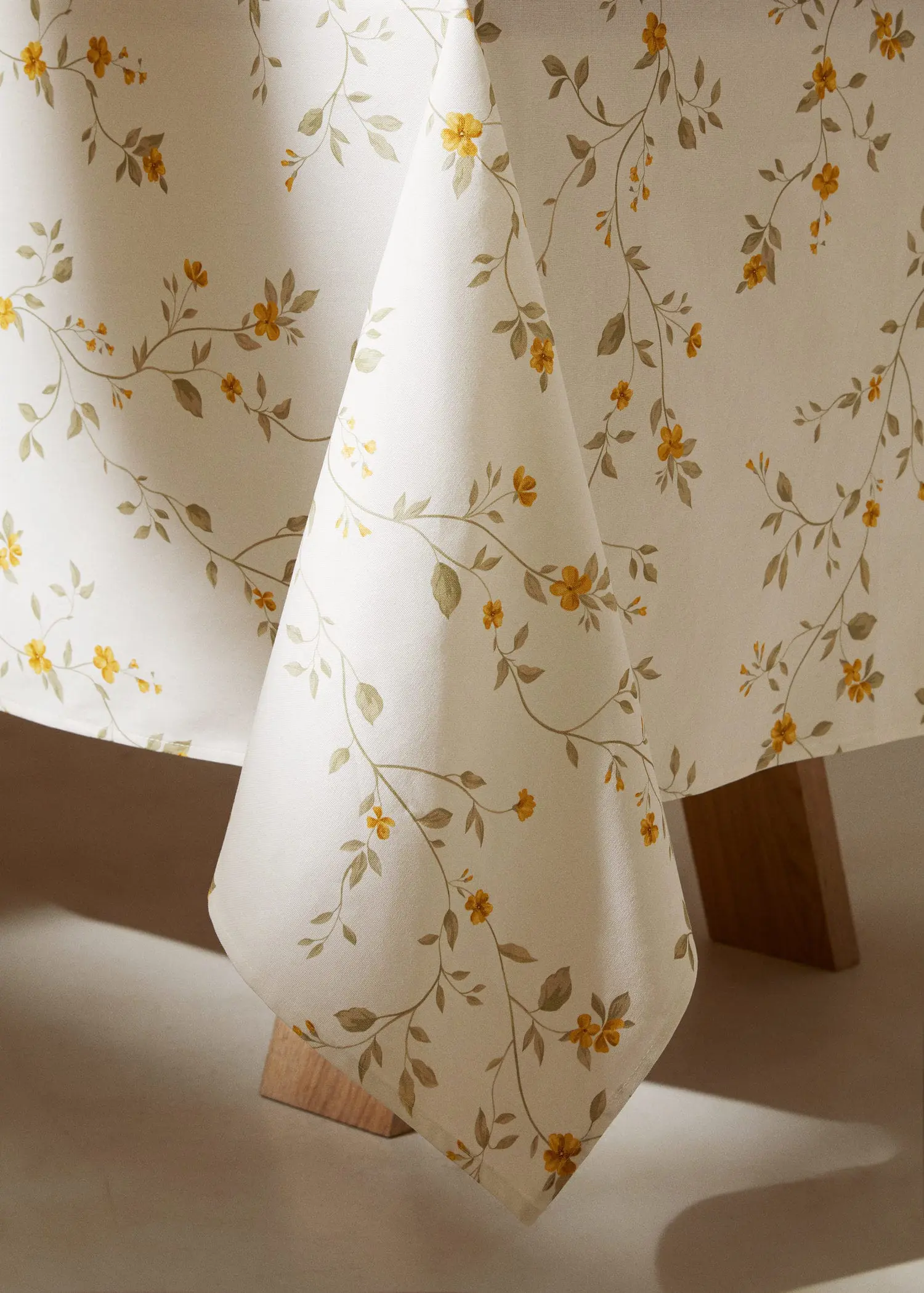 Mango Floral-print cotton tablecloth 170x170cm. 2