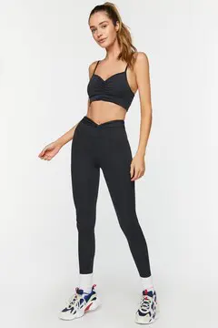 Forever 21 Forever 21 Active Twist Front Leggings Black. 2