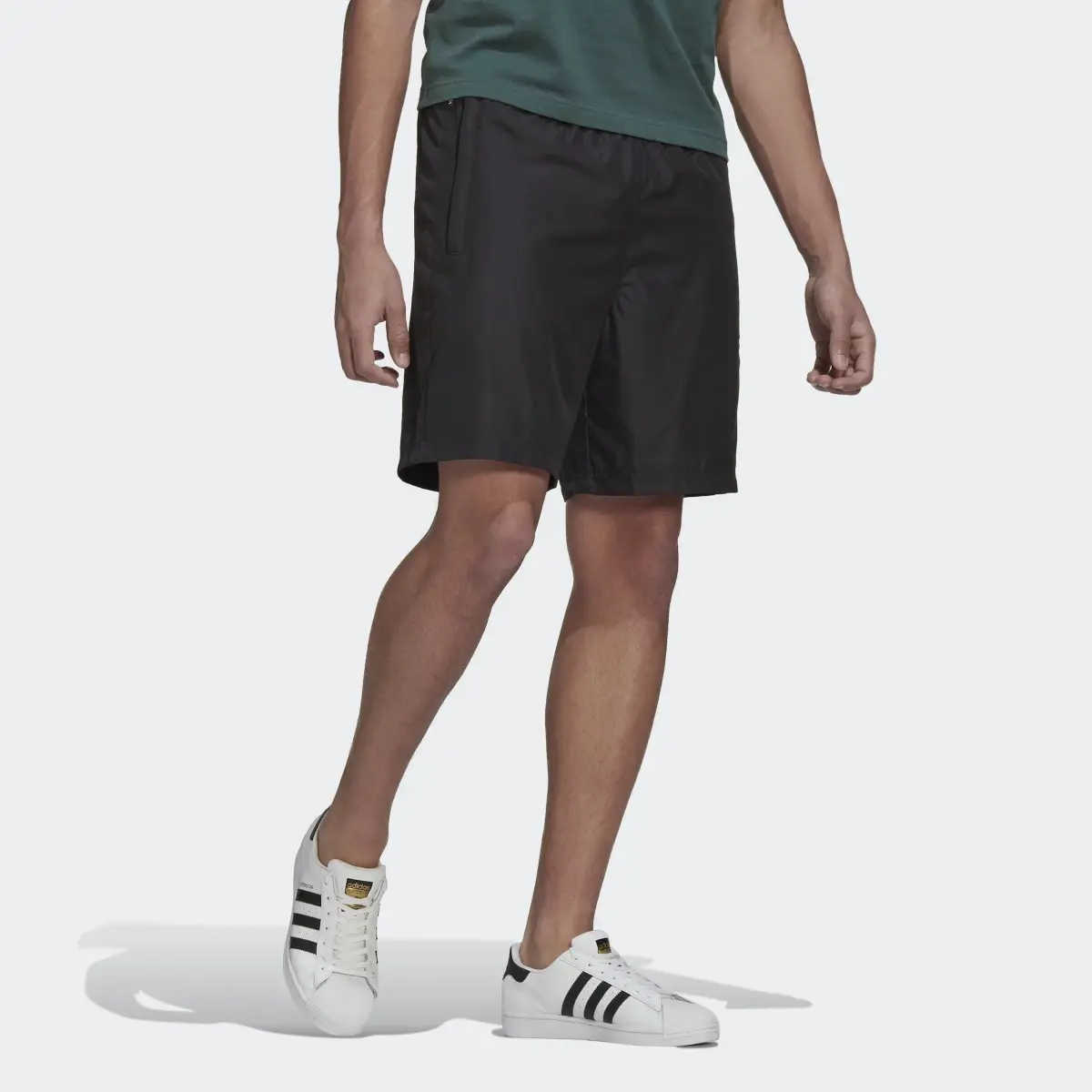 Adidas Adicolor Essentials Trace Shorts. 3