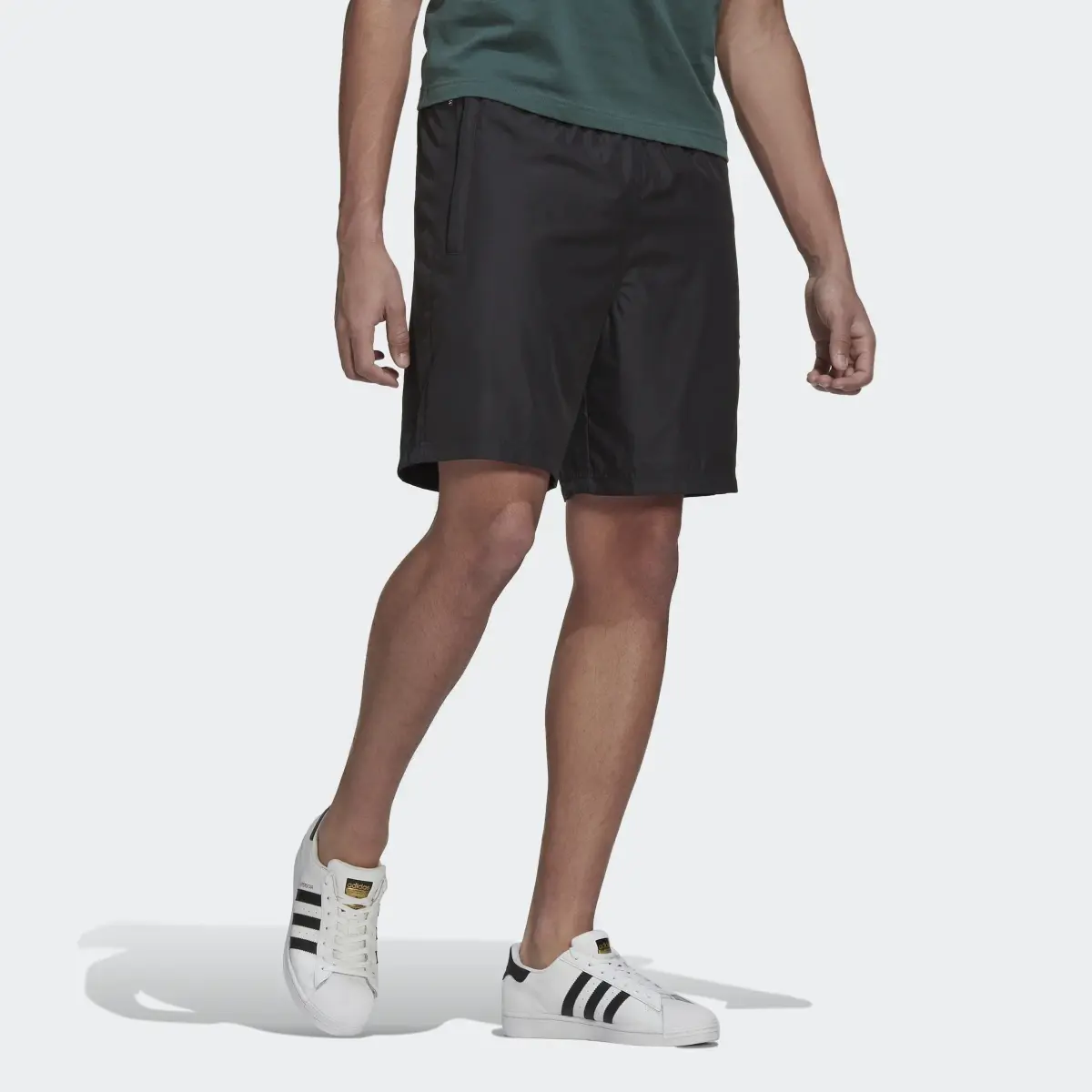 Adidas adicolor Essentials Trace Shorts. 3