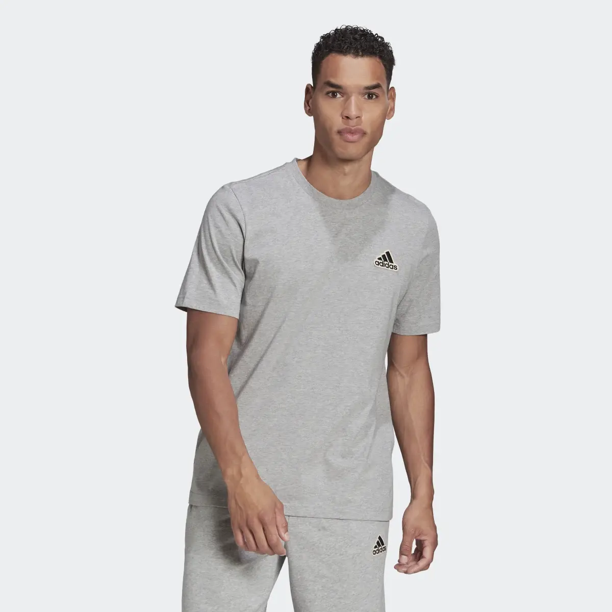 Adidas T-shirt em Jersey simples FeelComfy Essentials. 2