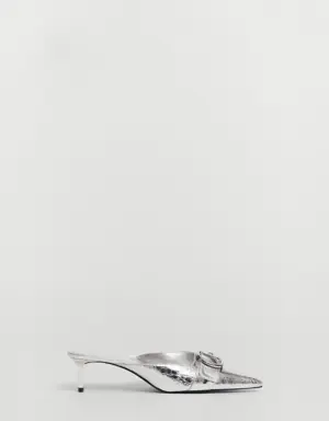 Metallic heeled shoe with buckle