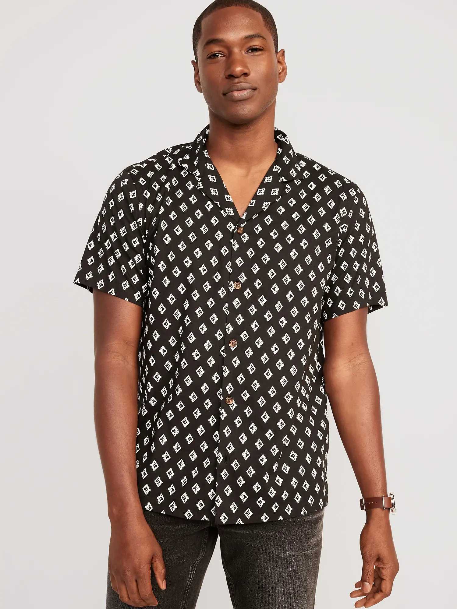 Old Navy Short-Sleeve Printed Camp Shirt for Men black. 1