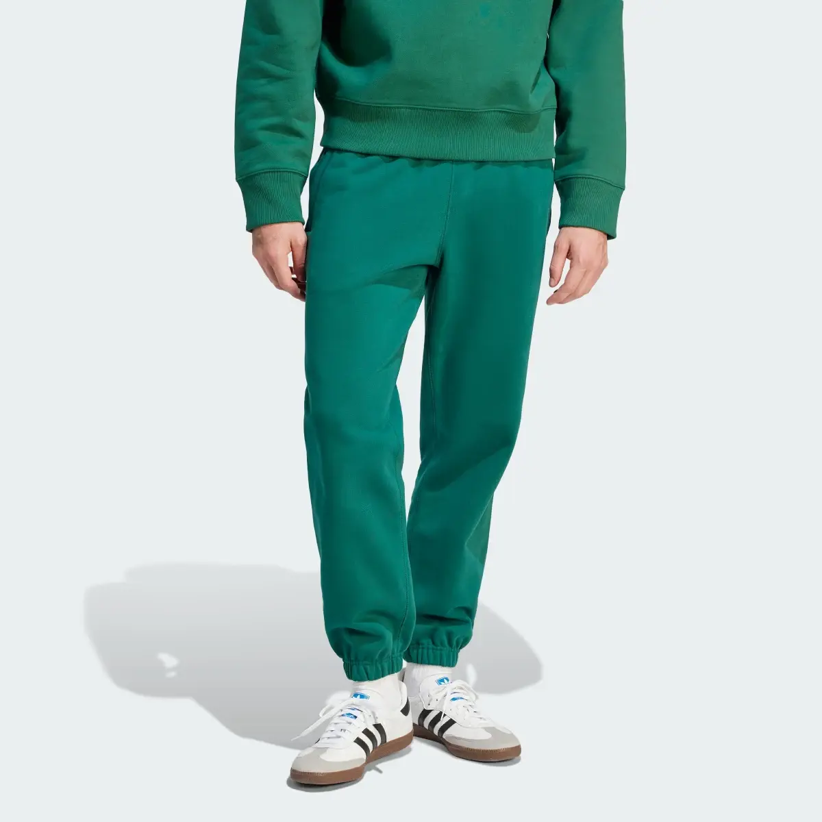 Adidas Pantalon de survêtement Premium Essentials. 1