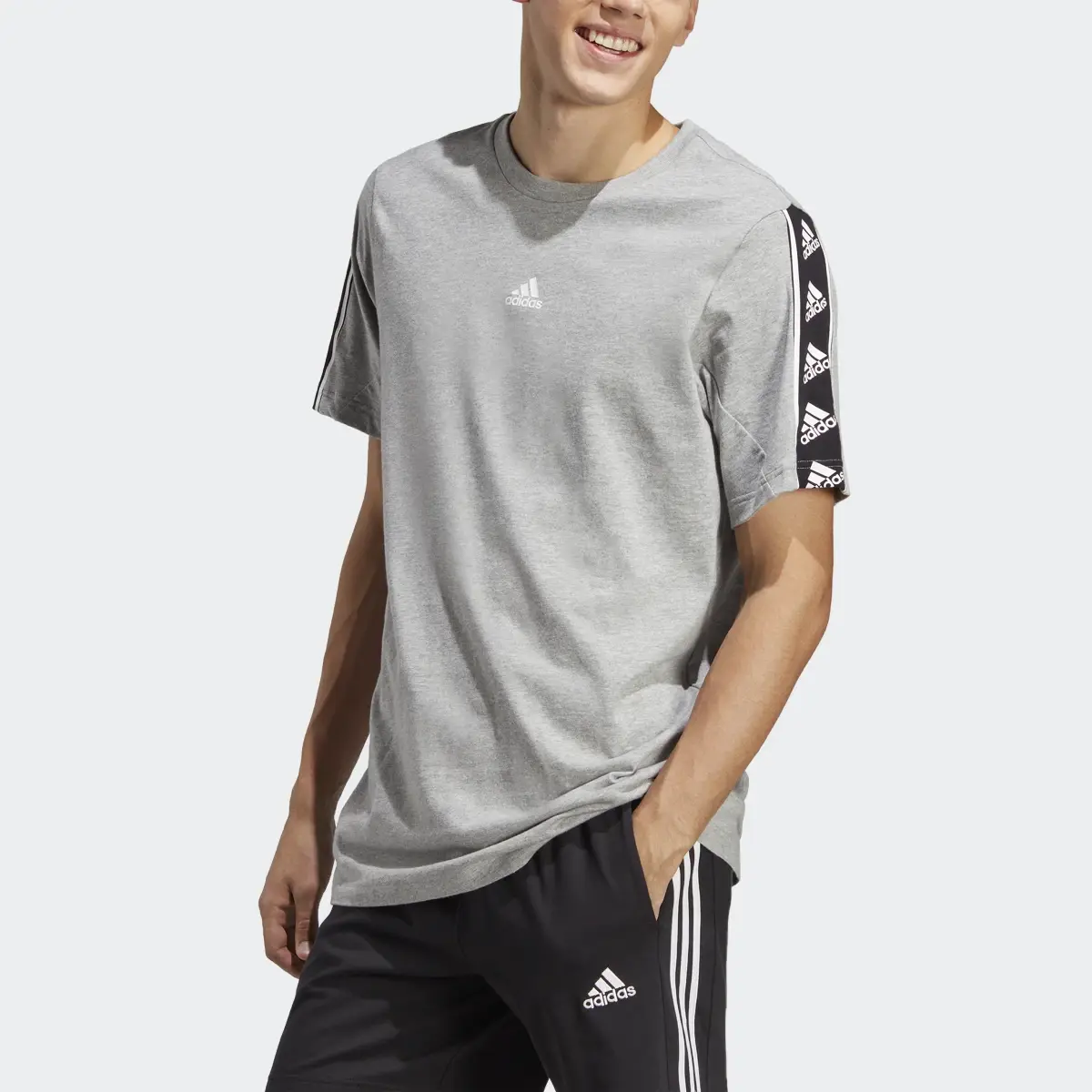 Adidas Playera Brandlove. 1