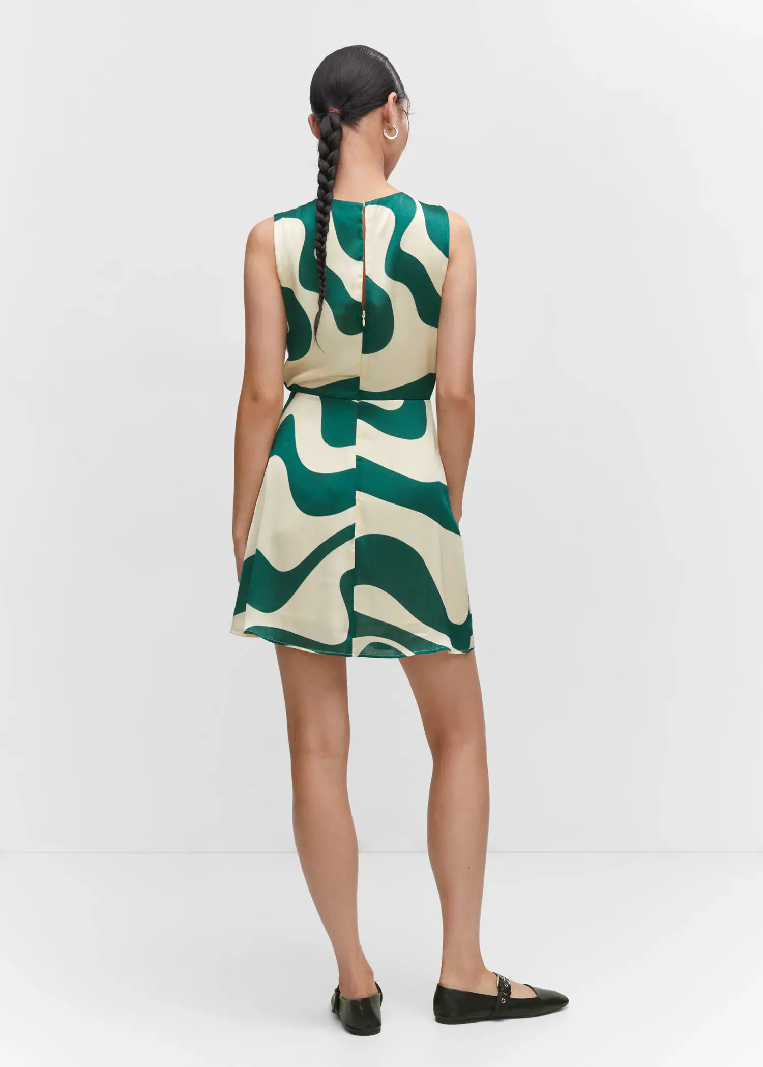 Mango Gemustertes Kleid mit plissierten Details. 3