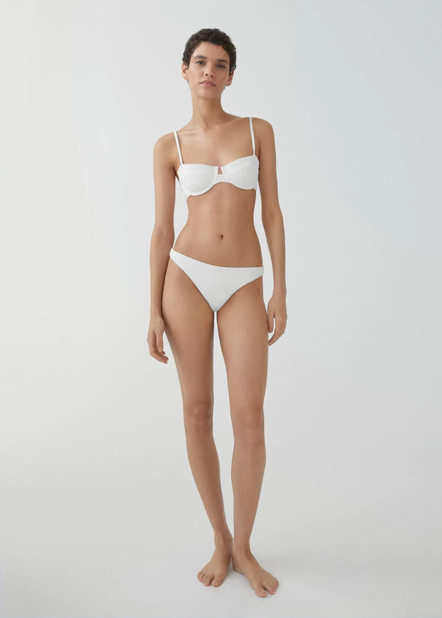 Mango Brasilianischer Bikini-Slip mit Textur. 1