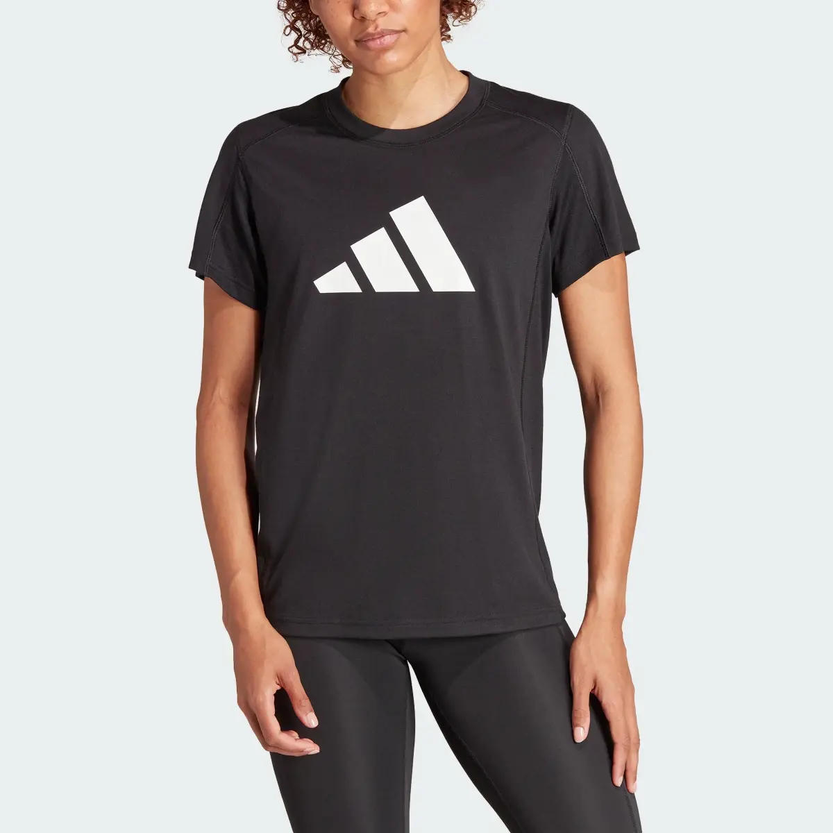 Adidas Playera de Entrenamiento Train Essentials Big Performance Logo. 1