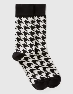 black and white houndstooth socks