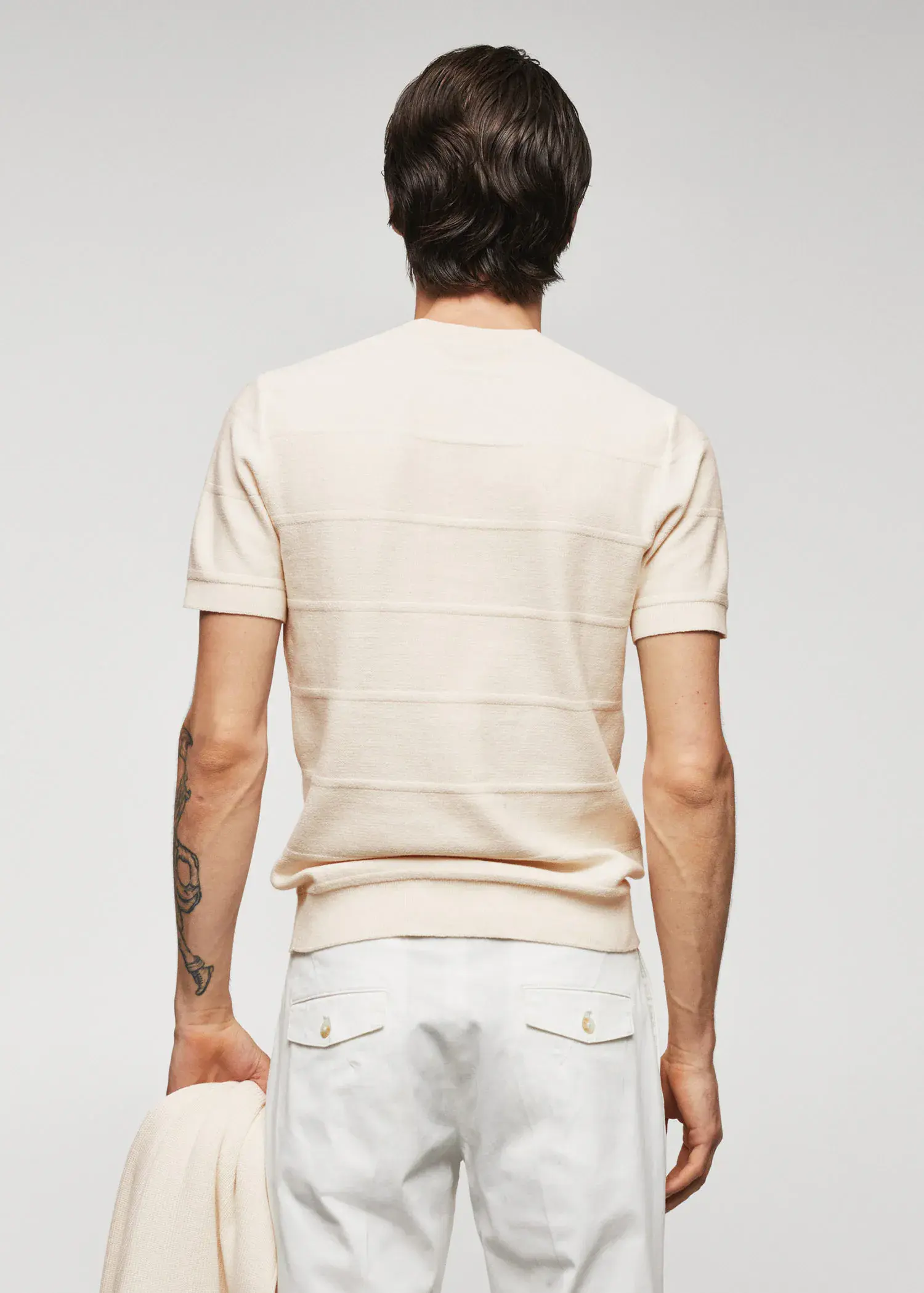 Mango Strukturiertes Strick-T-Shirt aus Baumwolle mit Streifen. 3