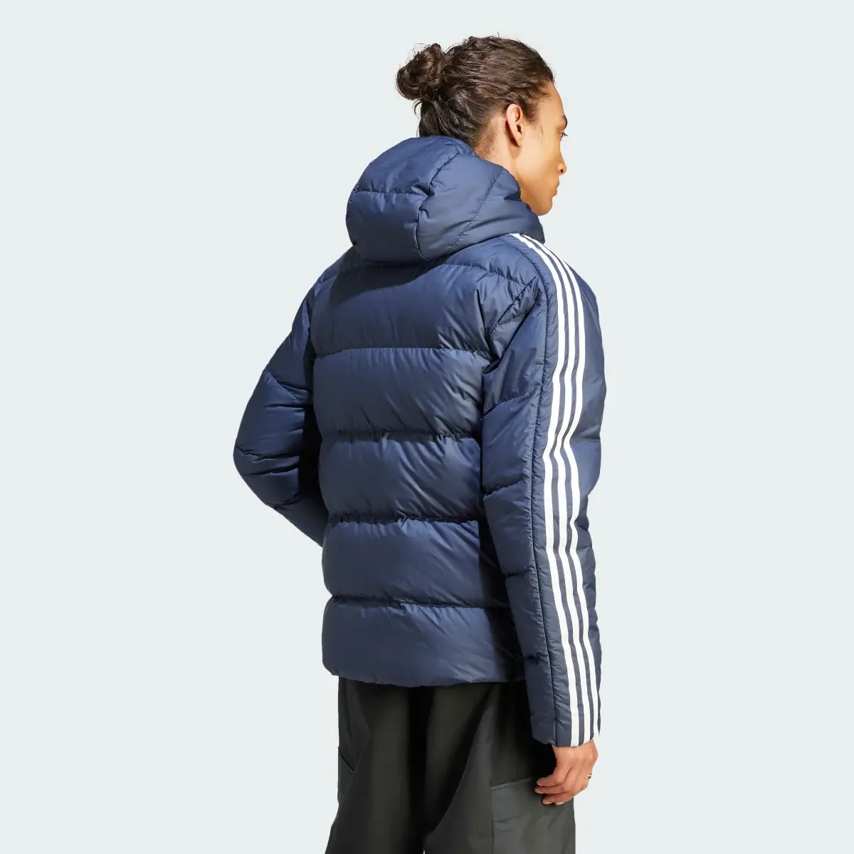 Adidas Kurtka Essentials Midweight Down Hooded. 3