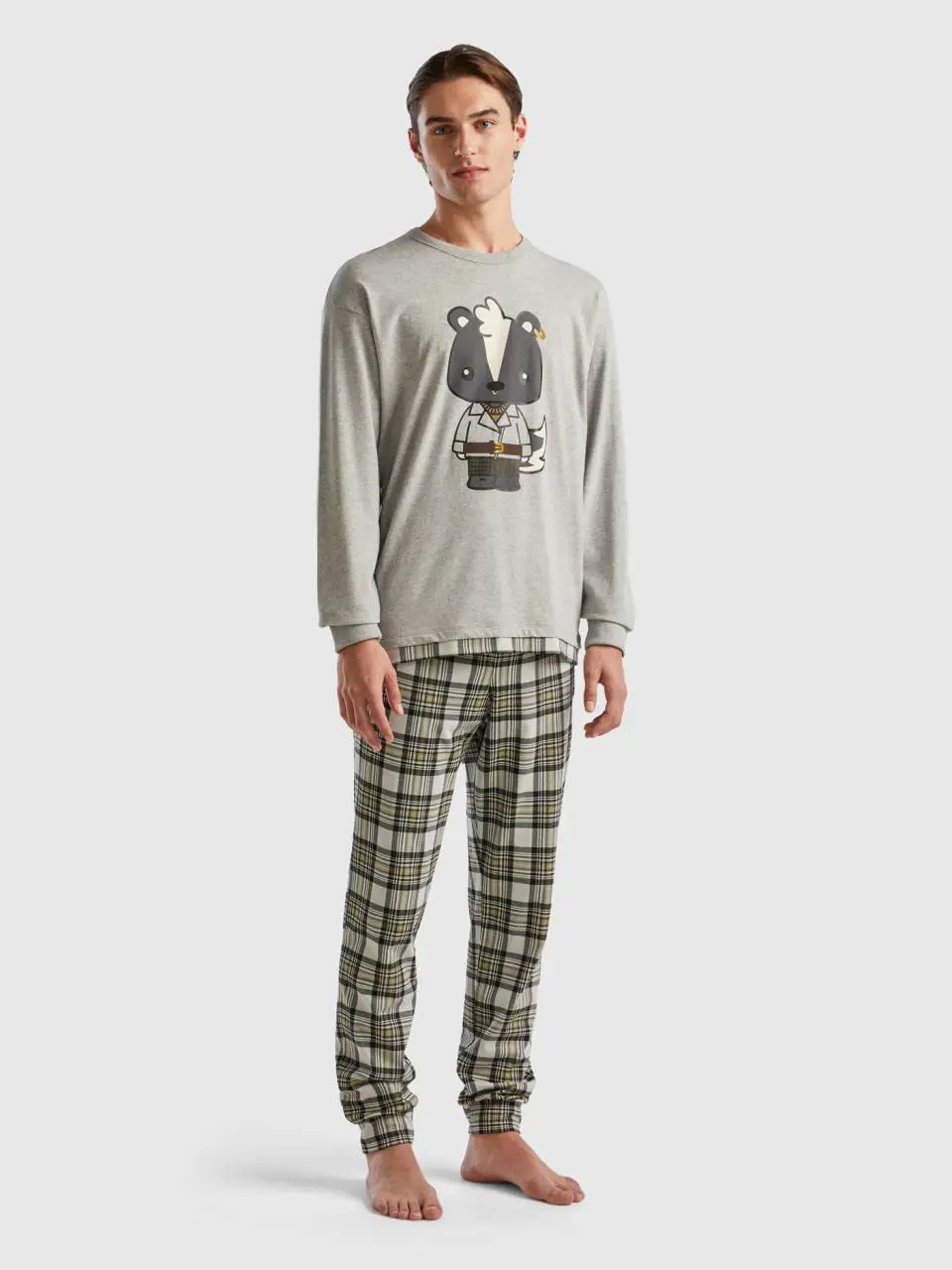 Benetton long pyjamas with mascot print. 1