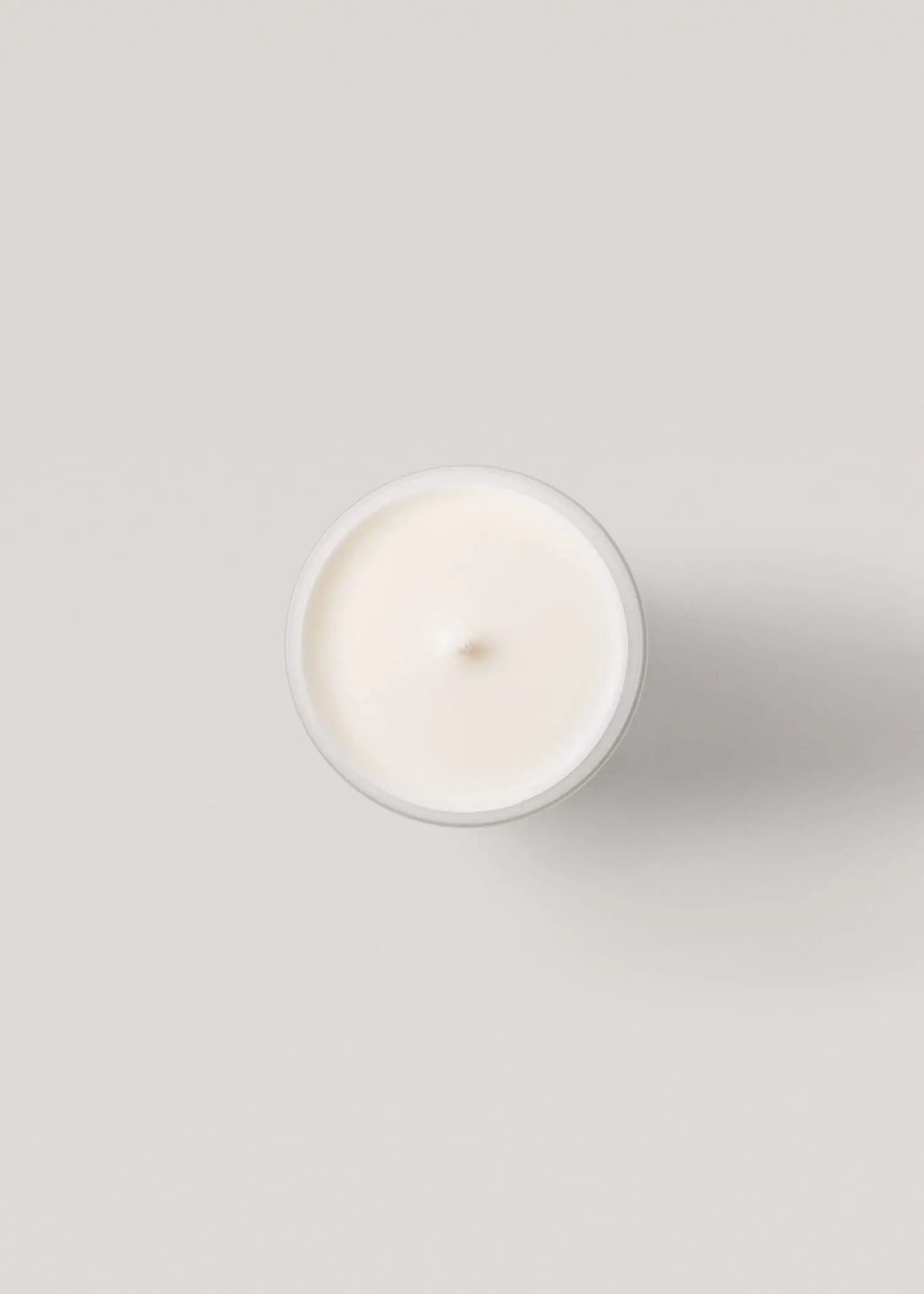 Mango Magnolia scented candle . 3