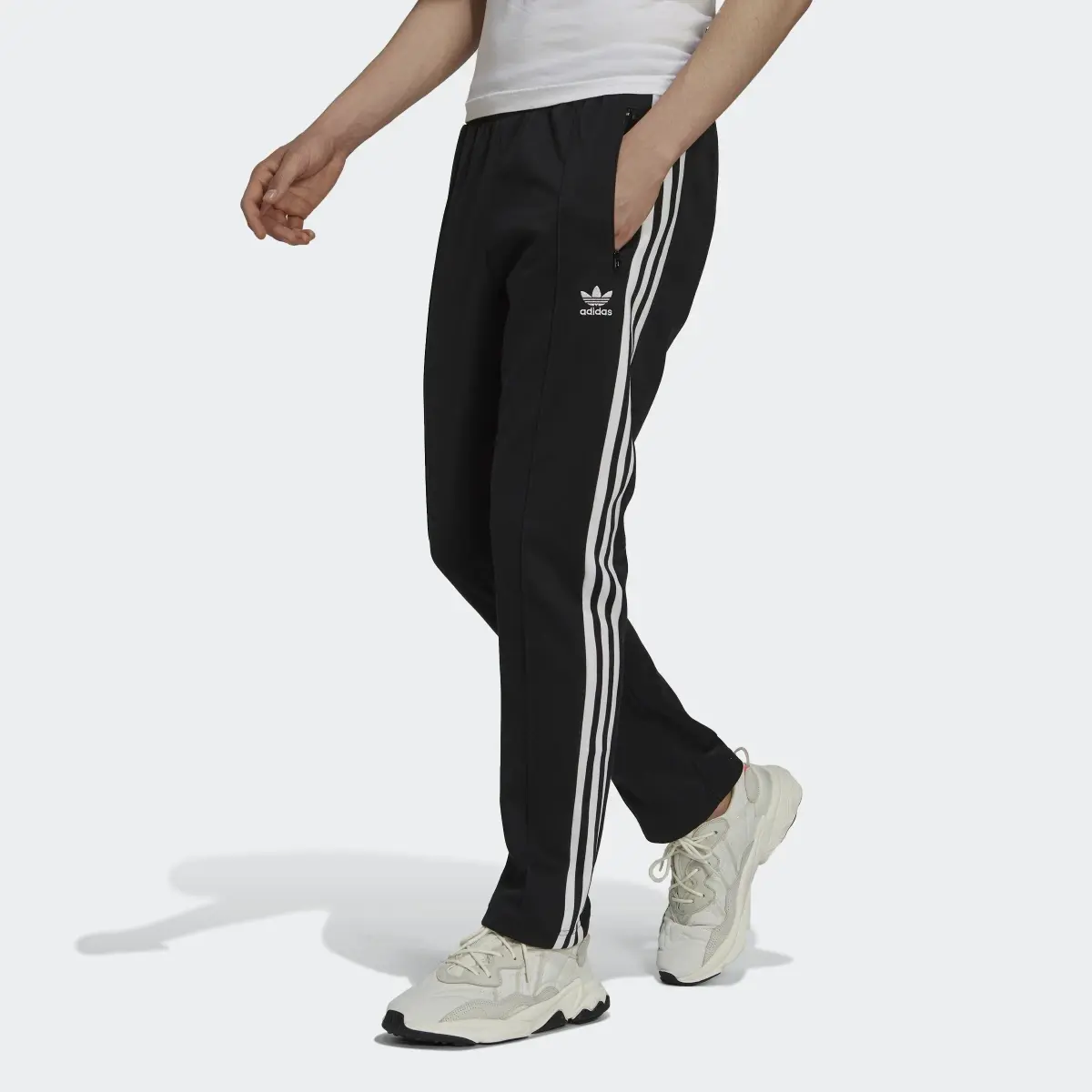 Adidas Track pants adicolor Classics Beckenbauer Primeblue. 1