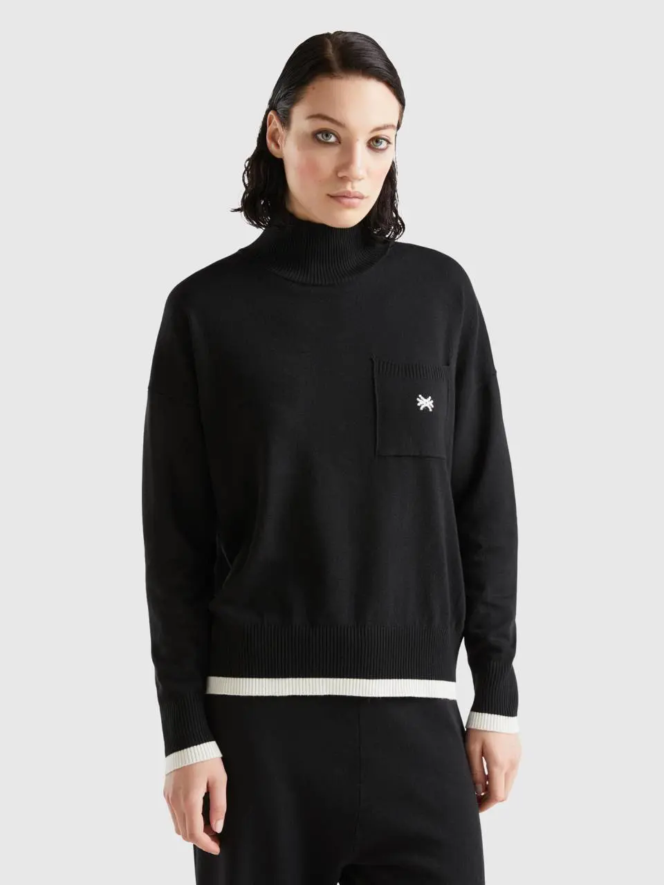 Benetton turtleneck with pocket. 1