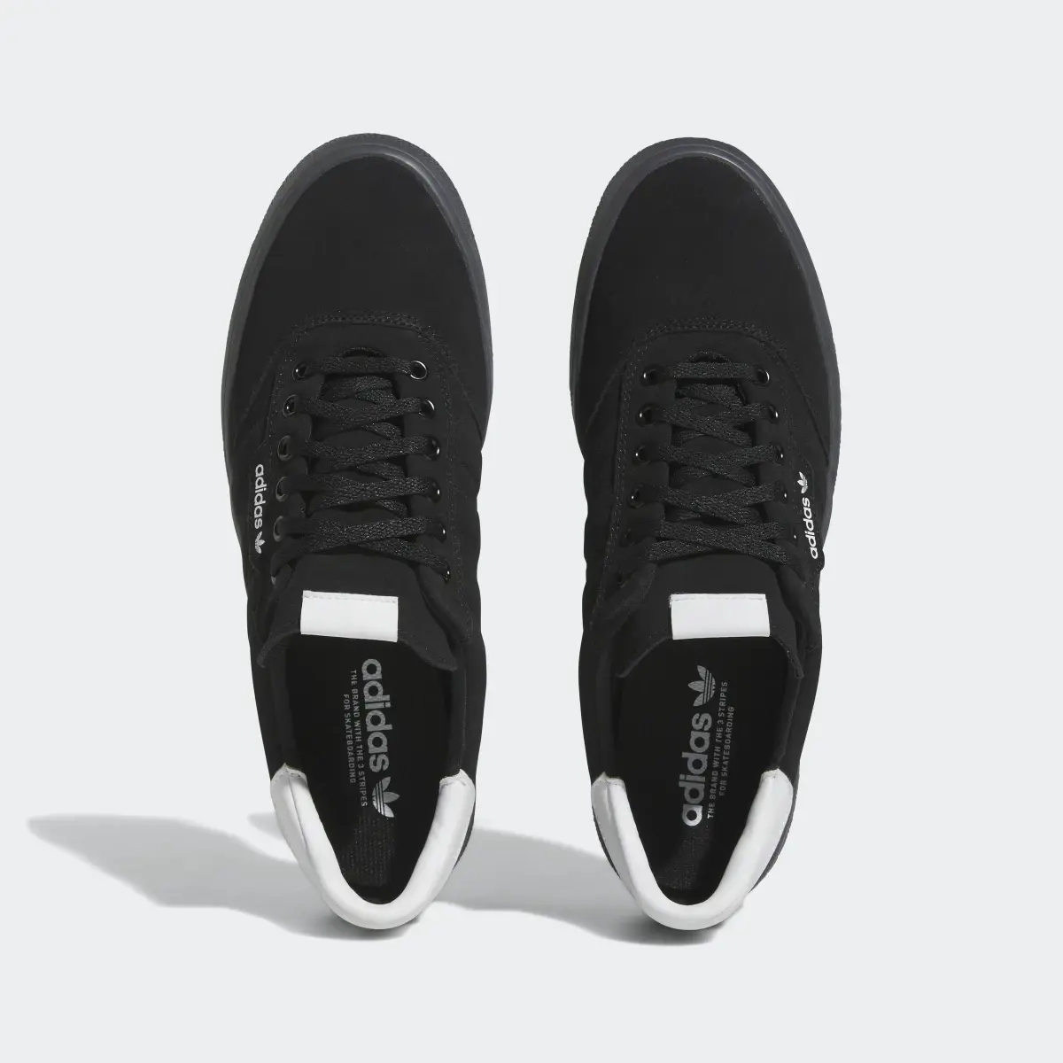 Adidas Chaussure 3MC. 3