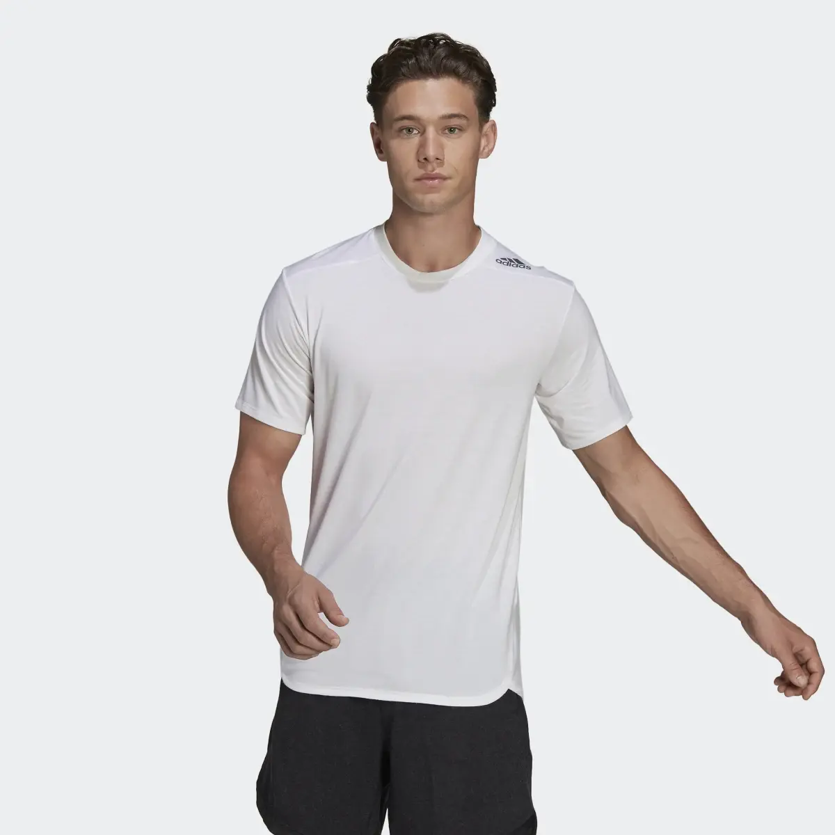 Adidas Designed for Training Tişört. 2